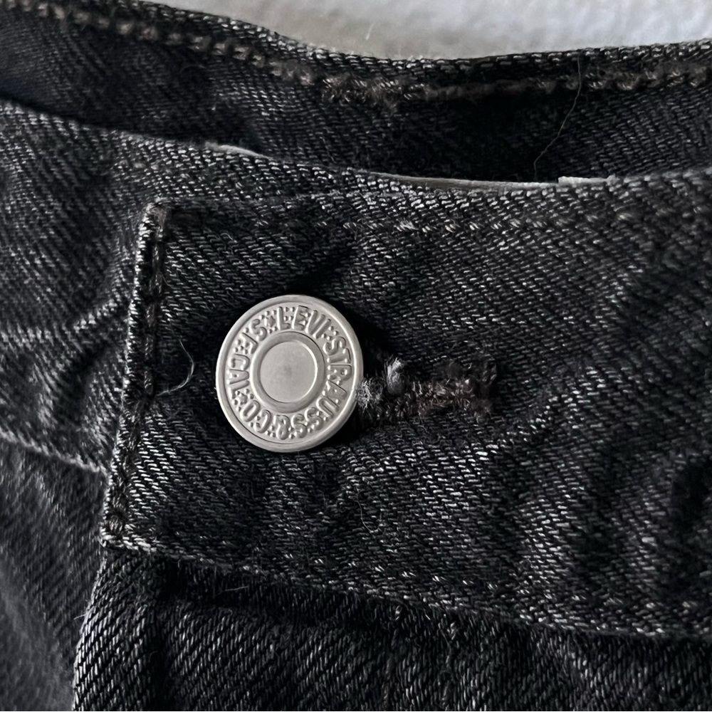 Levi's Wedgie Washed Black Shorts Dark Gray Button Fly Frayed Hem Size 31 - Picture 4 of 13